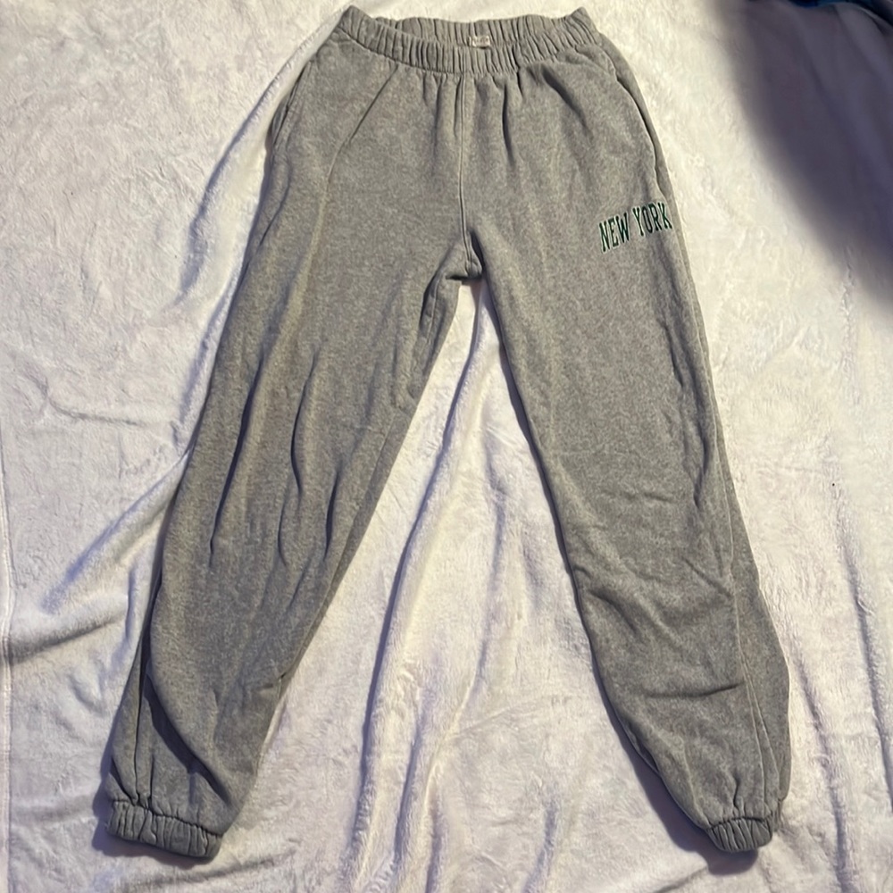Brandy Melville Rosa Sweatpants, one size, grey color with “new york” decal